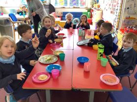 🍓🍇🥞🧀Everyone had a Healthy Happy Breakfast time in Miss Tracey’s Class 🍓🍇🥖🧈
